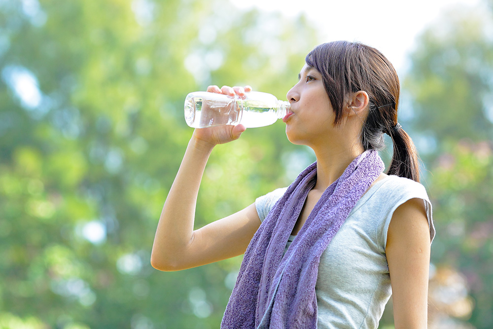 【運動科學】飲鹼性水可消除乳酸,促進復原?