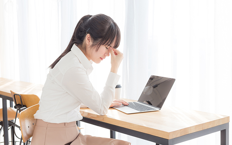 眼睛乾澀唔舒服?8大眼乾症成因要注意!