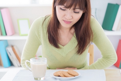 肚痾食咩好？肚痾、肚痛成因一定是吃錯食物？中醫：兩個穴位紓緩腹痛不適