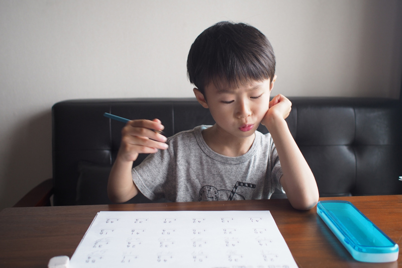 7歲童做數學題教極唔識  虎媽嬲到吞安眠藥
