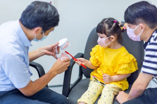 幼童牙科保健 | 孩子看牙醫前有甚麼要準備？專家建議一歲左右便應接受第一次口腔檢查