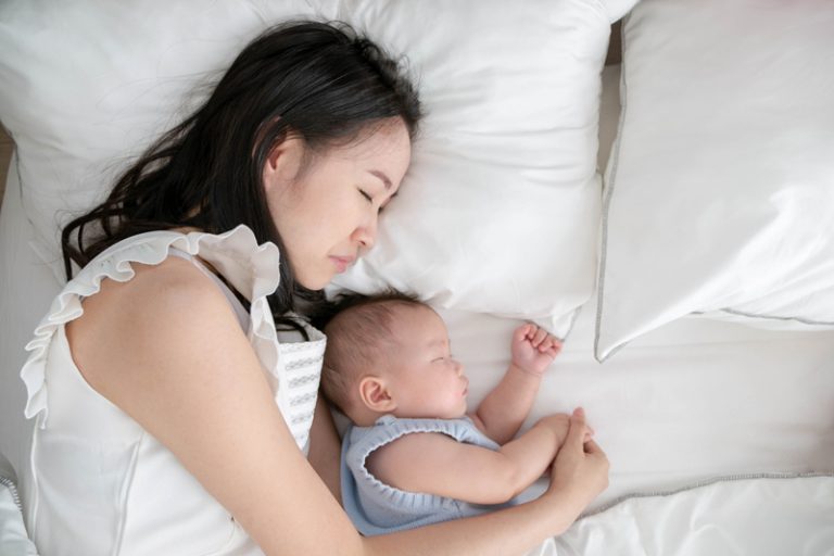育兒知識-父母應否與嬰幼兒同床睡