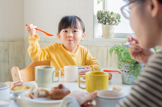 幼童確診個案攀升 | 如何增強幼童免疫力？營養師分享初生至2歲幼兒的飲食營養關鍵