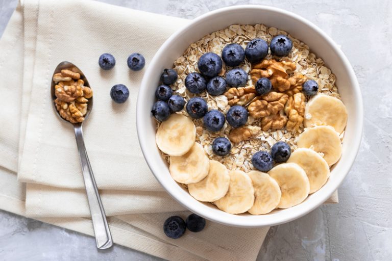 Oatmeal. Porridge with bananas, blueberries