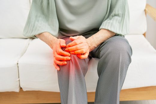 膝頭痛｜60歲以上有一半人受退化性關節炎症狀折磨  物理治療師教增強肌力撃退痛楚