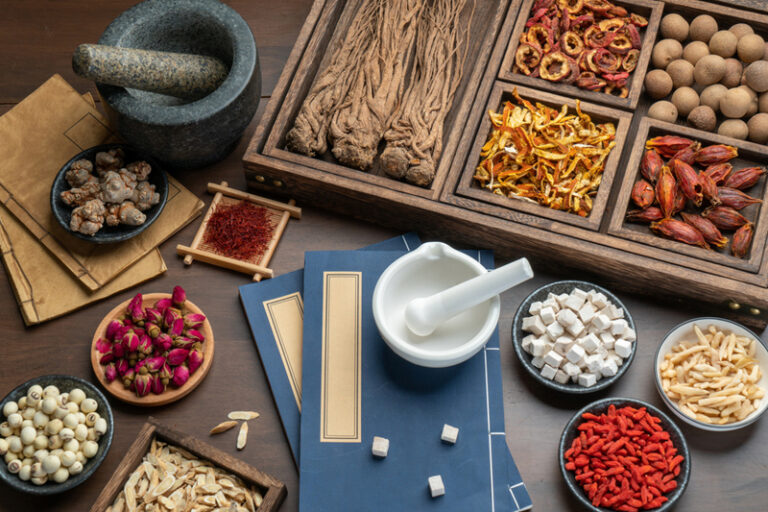 濕疹大爆發！皮膚「出水」紅腫痕癢怎麼辦？中醫拆解慢性濕疹治療方案