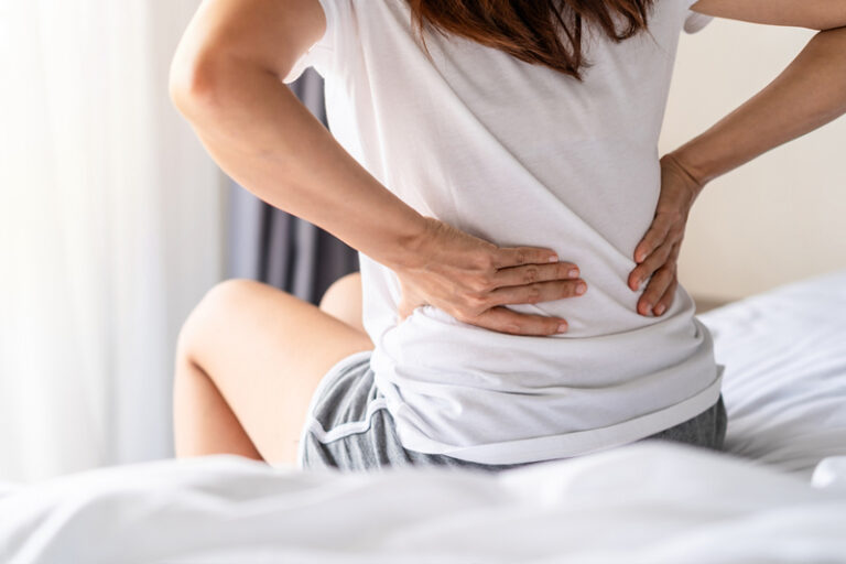 馬拉松健兒跑步後膝痛持續、腰腳僵硬 竟是椎間盤突出所致！脊醫拆解治療方案