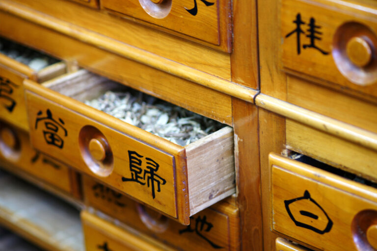 痛風治療 | 尿酸過高=關節發炎？中醫拆解痛風原因、症狀及中藥治療 推介痛風中成藥治標治本