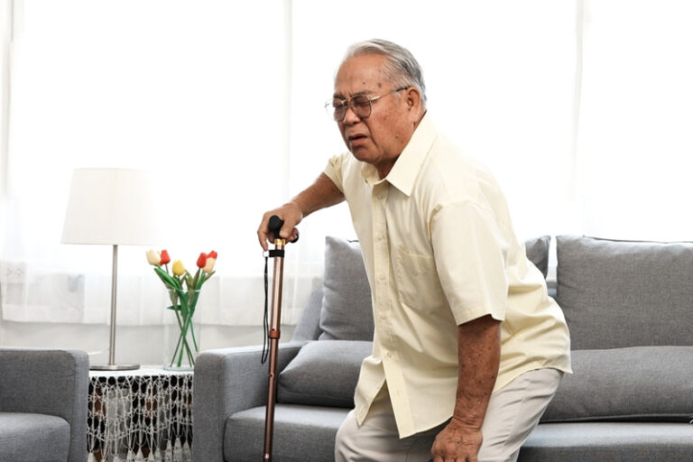 中大研究揭示乙肝藥「富馬酸替諾福韋」或增長者骨折風險|專家教你5招預防長者骨折