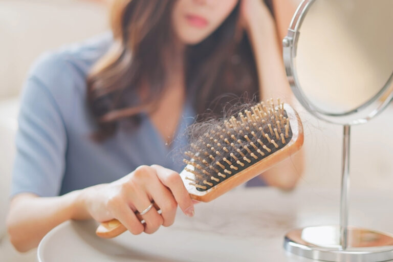 脫髮困擾|調查揭97%港人有頭髮問題 逾半受訪者頭髮稀疏感自卑|生髮專家分享正確洗頭必知2大重點