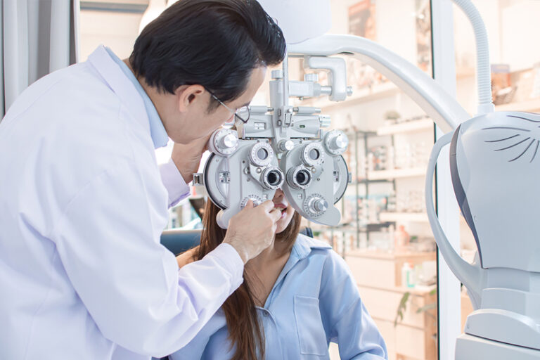 驗眼睛邊間好？｜經常眨眼、側頭視物？小心可能是近視警號！｜比較7大全面眼科檢查項目及費用（持續更新）