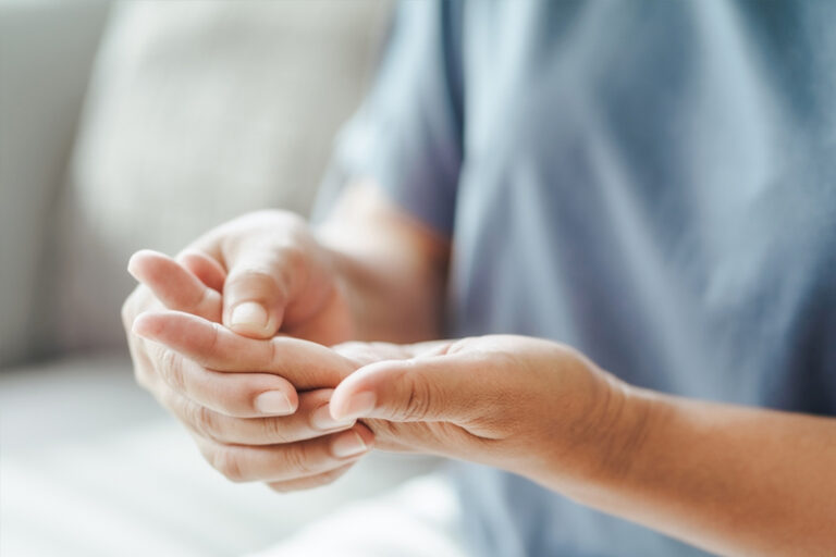 彈弓手原因|手指痛、變得僵硬?可能是「板機指」警號!中醫拆解誘發因素、症狀及治療方法