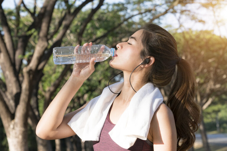 飲礦泉水比蒸餾水更有益？每日要飲幾多水？消委會教你正確喝水法則