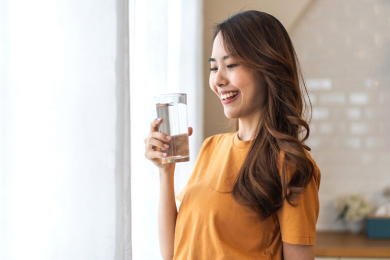 飲礦泉水比蒸餾水更有益？每日要飲幾多水？消委會教你正確喝水法則