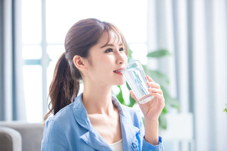 巴黎奧運|張家朗成功衛冕 「招牌伸脷」勁搶鏡!網民熱議:條脷好厚苔|中醫教你睇舌頭脷苔辨健康狀態