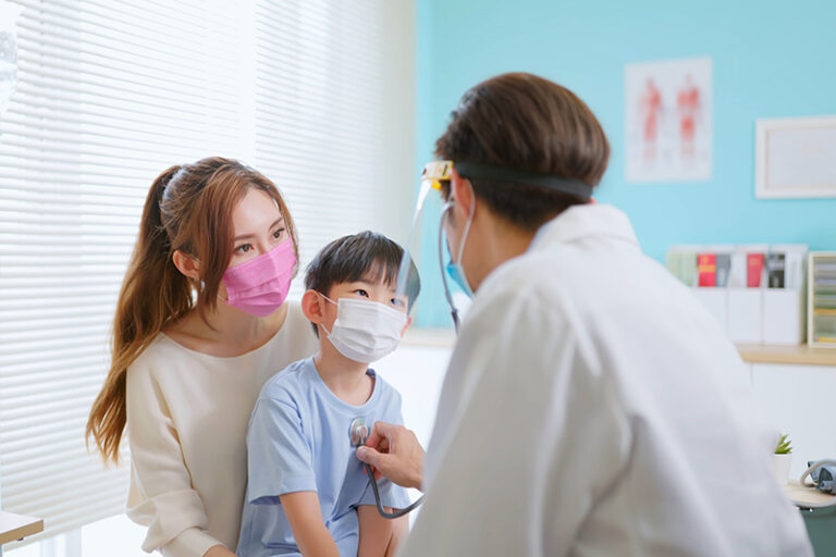 生病勉強餵食-鼻塞洗鼻-發燒抹身-眼紅滴眼藥水-睡覺餵藥-兒科張傑醫生