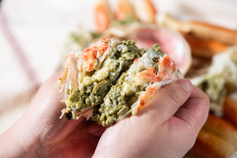 大閘蟹｜哪類人不宜吃蟹？中醫分享大閘蟹食用禁忌+減輕蟹寒方法｜減腹痛腹瀉宜配生薑紅糖湯