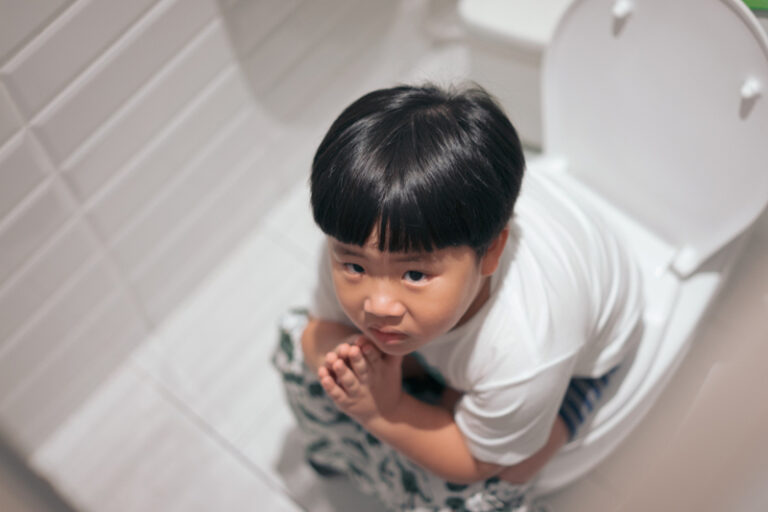 兒童便秘｜調查：幼學童便秘困擾9成家長 近5成現焦慮抑鬱 僅4%家長曾帶學童就醫