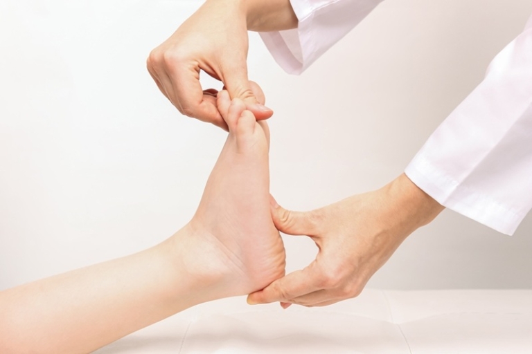兒童腳痛原因 | 生長痛是甚麼？醫生解構小孩腳痛4大可能