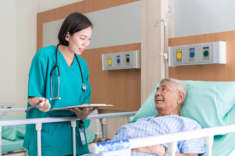 院舍支援 | 九旬認知障礙長者不願進食 晚期照顧隊一方案免入院