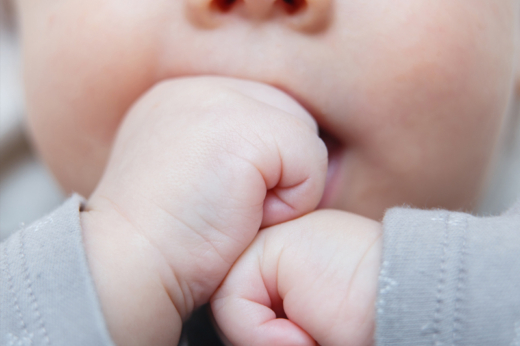 產後抑鬱也會在嬰兒爸爸和祖父母身上發生？醫生分享真實個案