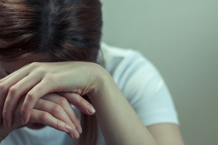 產後抑鬱也會在嬰兒爸爸和祖父母身上發生？醫生分享真實個案