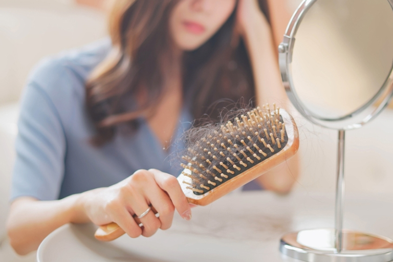 脫髮警號響起：髮線後退？髮界線變闊？解構生髮關鍵！1款育髮營養保健品助你重拾青春濃密秀髮！