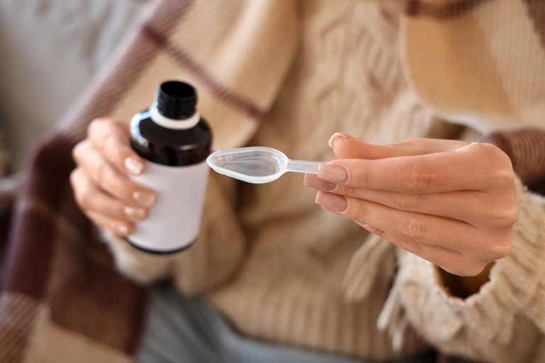 用含有多餘成分的止咳藥，未必能夠改善乾咳或痰咳（咳嗽有痰）的問題，反而可能帶來嗜睡、精神不集中等副作用