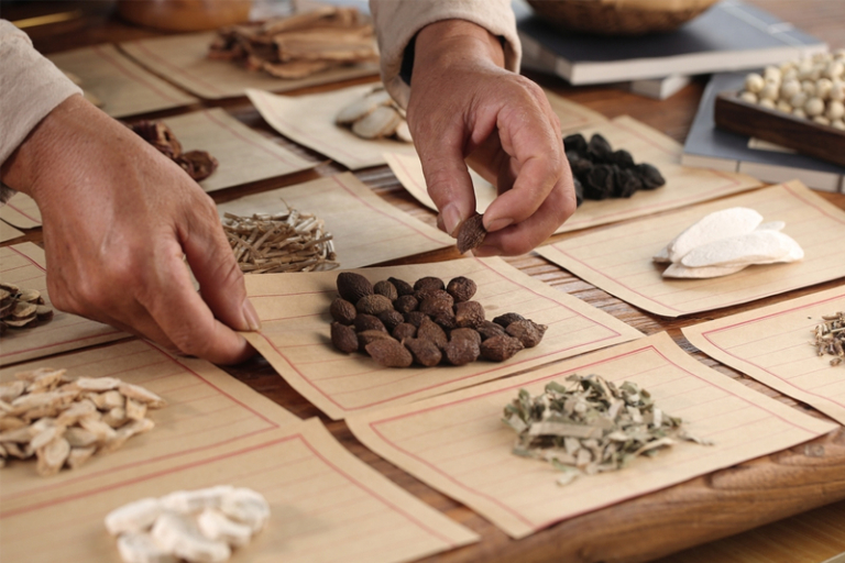 谷M生暗瘡便秘怎麼辦？中醫拆解經前綜合症症狀及改善食療推介