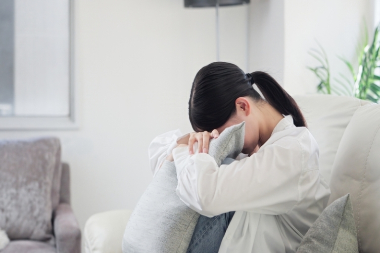 白蝕誤解歧視多！可同時影響情緒健康？精神科醫生拆解相互關係 籲及早正視免陷惡性循環