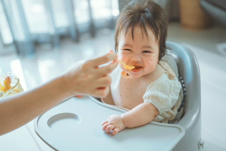 食飯慢、常流口水、含飯不吞或因口肌發展遲緩？言語治療師分享4招改善寶寶進食問題