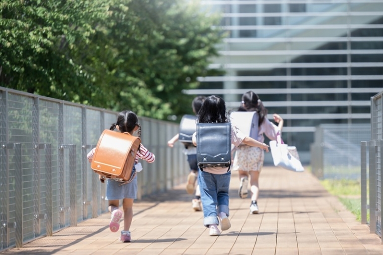 假期結束孩子拒絕上學？從作息調整到情緒支援 醫生教6招協助學童平穩過渡