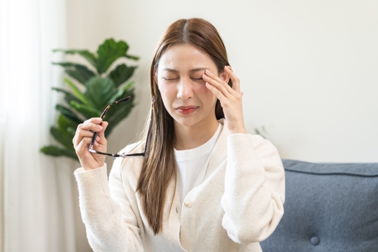 乾眼症懶人包 | 越滴越乾？小心可能是乾眼症影響！醫生拆解乾眼症成因及治療方案